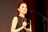 モントリオール映画祭に出品した『悪人』で最優秀女優賞を受賞した深津絵里　