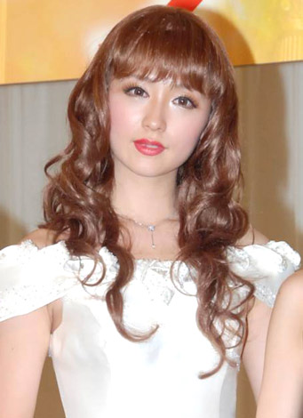 笹本玲奈 ハワイ旅行報道の カレ との恋仲は否定 Oricon News