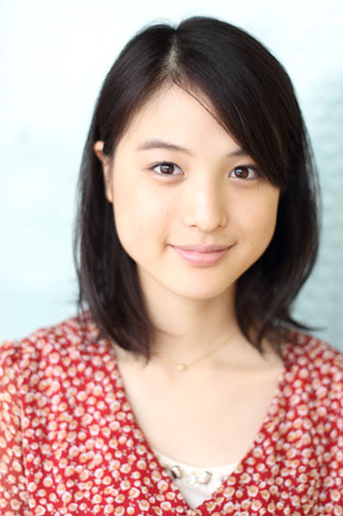 画像 写真 スピッツの新アルバム とげまる ジャケットの女性は 19歳の新進女優 日向千歩 3枚目 Oricon News