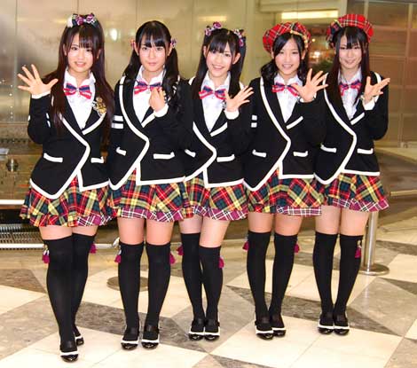 画像 写真 Akb48 渡り廊下走り隊 秋元康の 自称 師匠 せんだみつおと ナハ でコラボ 1枚目 Oricon News