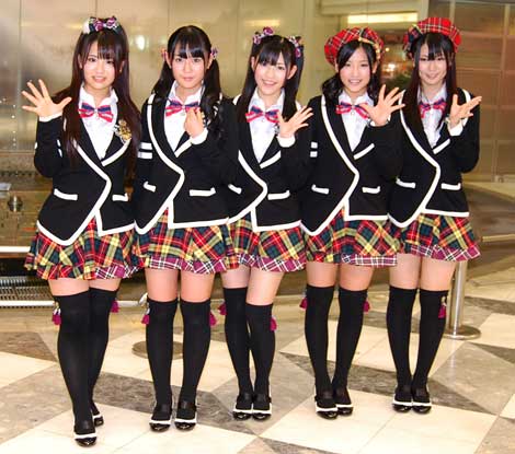 Akb48 渡り廊下走り隊 秋元康の 自称 師匠 せんだみつおと ナハ でコラボ Oricon News