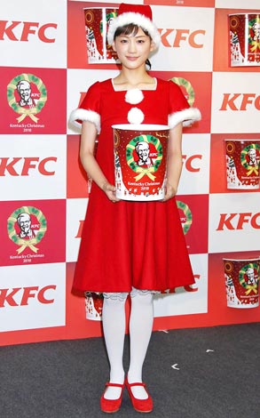 画像 写真 サンタ姿の綾瀬はるか クリスマスの予定は 仕事 と苦笑い 2枚目 Oricon News