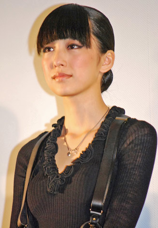 中島美嘉 両側耳管開放症 で休養へ 10周年 初武道館 も中止に Oricon News