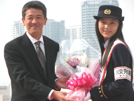 画像 写真 工藤綾乃が一日消防署長 放水始め の掛け声は緊張しました 4枚目 Oricon News