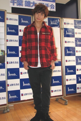 画像 写真 千葉雄大が11年カレンダー発売 目が合うとイヤなので 自分の部屋には飾らないかも 笑 3枚目 Oricon News
