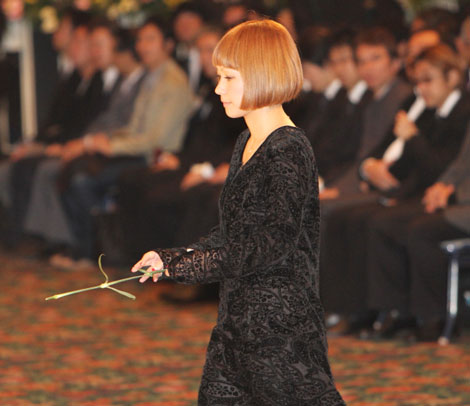 画像 写真 ワーナーミュージック前社長のお別れ会でコブクロ 絢香ら恩返し誓う 15枚目 Oricon News