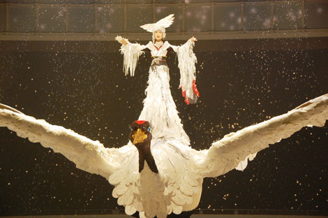画像 写真 紅白リハ 豪華衣装は翼幅13m 小林幸子 鳥三部作 のトリを飾るのは 母鶴 2枚目 Oricon News