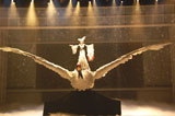 『第61回NHK紅白歌合戦』で翼幅13メートルの「母鶴」をテーマにした巨大鶴に乗り歌唱披露した小林幸子　