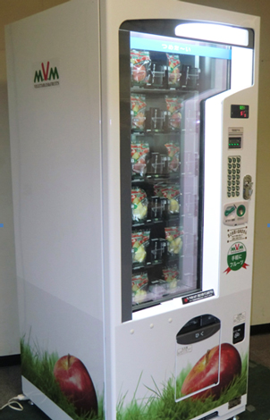 東京メトロ霞ケ関駅に設置されたカットりんごの自動販売機　