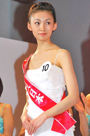 『第43回 2011年度ミス日本グランプリ決定コンテスト』“準ミス日本”に選ばれた、中学生の江原千花さん　（C）ORICON DD inc.　
