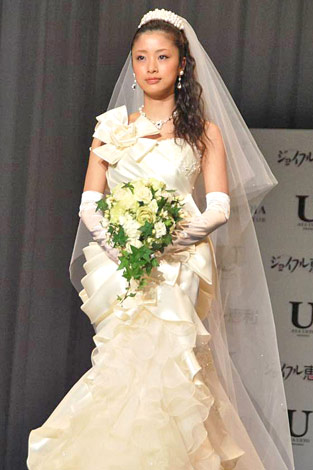 画像・写真 | 上戸彩、自身が“今着たい”花嫁衣裳を発表｜最新ニュース