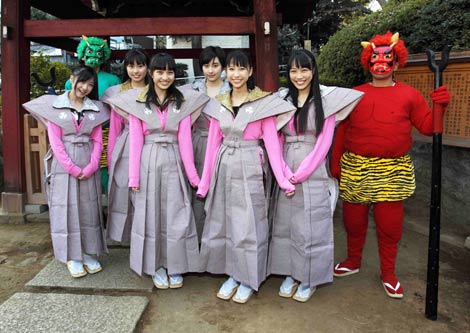 ももクロ が鬼退治 護国寺節分会で6人の美少女アイドルが弾けた Oricon News
