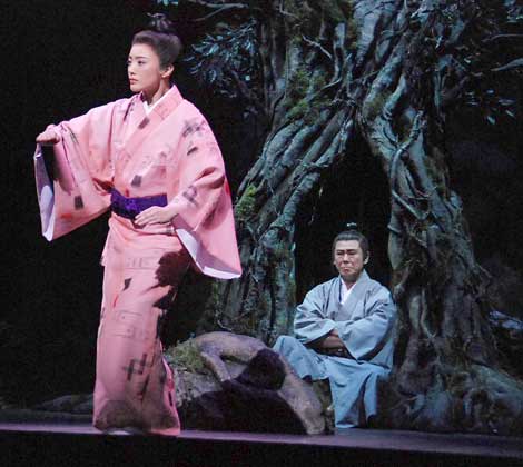 仲間由紀恵 4年ぶり舞台で特技の琉球舞踊を初披露 Oricon News