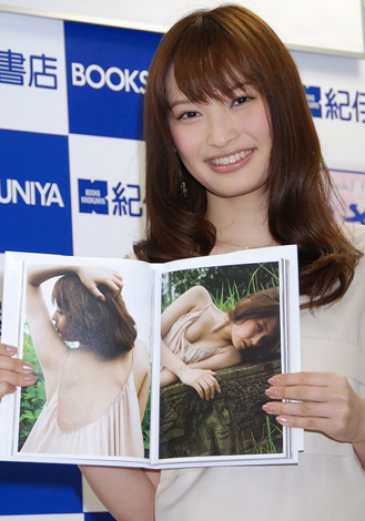 初写真集『Aya Omasa First Photo Book』発売記念イベントを行った大政絢　（C）ORICON DD inc.　