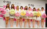 『UHA味覚糖 e-maのど飴』新CM発表会に出席した少女時代（左からユリ、ソヒョン、サニー、テヨン、ユナ、ジェシカ、ティファニー、ヒョヨン、スヨン）　