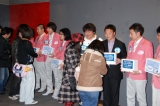 東日本大震災の復興支援チャリティー募金を行った（左から）ハライチ、ロッチ、ホンジャマカ、我が家、募金活動の様子　（C）ORICON DD inc.　