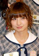 日本テレビ系新番組『なるほど！ ハイスクール』の会見に出席したAKB48・篠田麻里子　