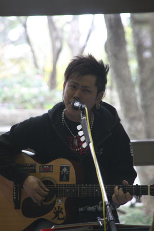 岡平健治の画像 写真 元 19 岡平健治 福島の避難所で慰問ライブ 2枚目 Oricon News