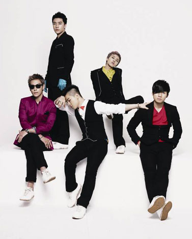 日本メジャーデビュー2年目で初首位を獲得したBIGBANG（左から：T.O.P、V.I、SOL、G-DRAGON、D-LITE）　