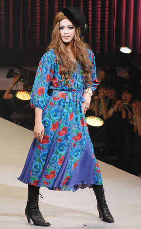 五十嵐隼士 パラキス の女装姿でランウェイ闊歩 気持ちいい Oricon News