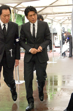 高橋克典の画像 写真 長門裕之さん告別式に250人が参列 黒柳徹子らの弔辞で最後のお別れ 29枚目 Oricon News