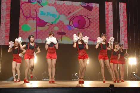 T Ara ねこダンス をキュートに披露 Oricon News