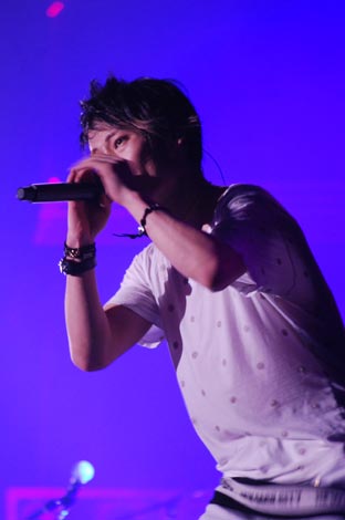 画像 写真 Uverworld 1万00人を魅了した東京公演 明日を強く生きていけるために歌う 1枚目 Oricon News