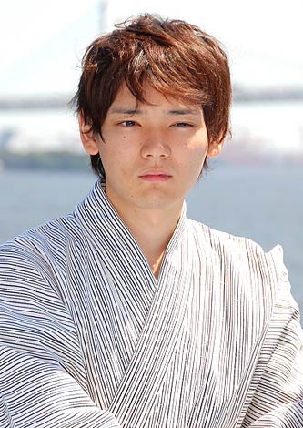 古川雄輝の画像 写真 中尾明慶 座長 舞台に大張り切り ホリプロ若手俳優が浴衣姿で船上に登場 30枚目 Oricon News