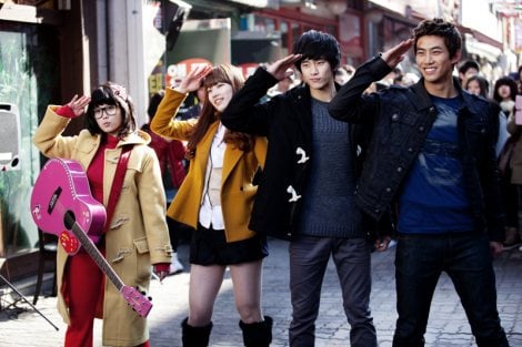 左からペ・スジ(miss A)、IU、キム・スヒョン、オク・テギョン(2PM) Licensed by KBS Media Ltd. (C) 2011 KBS. All rights reserved.