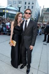 �����҂��������u���b�h�E�s�b�g�A�g�����g�f��Ղ̃��b�h�J�[�y�b�g�ɃA���W�[�Ɠo��