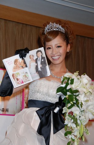 画像 写真 小森純 挙式 披露宴はsp付き 1億7000万円の花嫁姿 を披露 4枚目 Oricon News