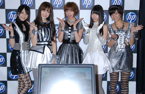 『日本HP feat.AKB48』新CM撮影を行ったAKB48の（写真左から）松井玲奈、小嶋陽菜、篠田麻里子、柏木由紀、宮澤佐江　（C）ORICON DD inc. 