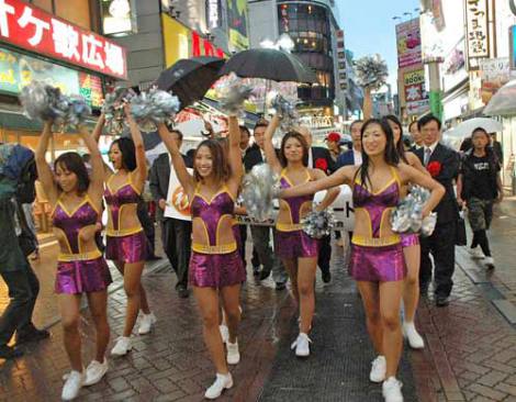 画像 写真 目指せイメージ向上 渋谷センター街 バスケ通り 誕生でパレード 2枚目 Oricon News