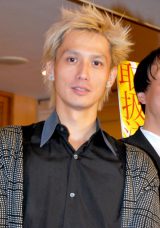 �������M�A�g�C�O���ҏC�Ɓh�o��4�N�Ԃ�̖M��Ɏ��M�u�����̒��̑�\��v 