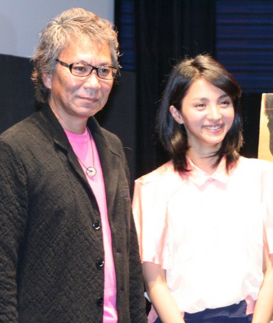三池崇史監督（左）のトークイベントにゲスト出演した満島ひかり　（C）ORICON DD inc. 