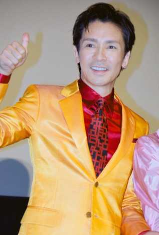 画像 写真 セクスィー部長 沢村一樹 Akb篠田に抱きつき公開セクハラ 9枚目 Oricon News