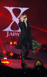 YOSHIKI�A�g���f���h�o�� �Ί�ŃE�H�[�L���O��I 