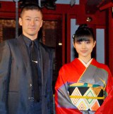 �Ό����Ƃ݁A��쒉�M�Ƃ̃f�r���[�ȗ��̋����Ɋ����u���N���N���Ă����v 