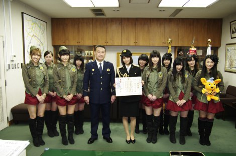 画像 写真 アイドリング 新橋で1日愛宕警察署長 署員に 3枚目 Oricon News