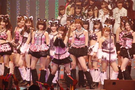 画像 写真 Akb48が 猫耳 衣装をライブ初披露 総勢145人で壮観の ヘビロテ 3枚目 Oricon News