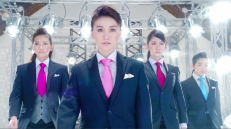 AKB48が新イメージキャラクターを務める「紳士服はるやま」　新CM『2012 フレッシャーズ』篇の1カット 