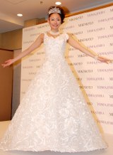 �������P�A�l�����̃E�G�f�B���O�h���X�Ɋ����u�ƂĂ��K���ȋC���v 