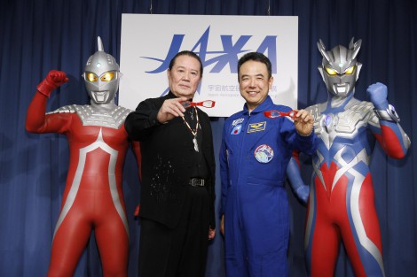 画像 写真 宇宙飛行士の古川聡さんが憧れのセブンと対面 2枚目 Oricon News