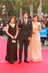 �y���ꍑ�ۉf��Ձz�؂₩�ɊJ�� ���b�h�J�[�y�b�g�ɍ��؃Q�X�g�������o�� 