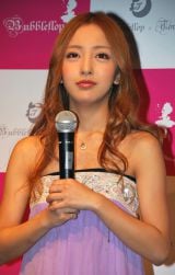 ��F�������ƂɌ��y�u���������AAKB�𑲋Ƃ��Ė������Ȃ������v 