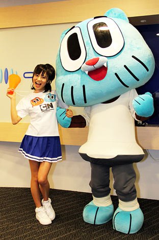 ホリプロtscグランプリ 小島瑠璃子 青いネコ ガムボール をチア姿で応援 Oricon News