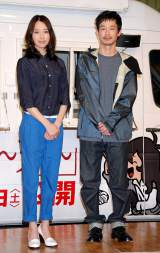 映画『劇場版 SPEC〜天〜』餃子ワゴン出発式イベントに出席した（左から）戸田恵梨香、加瀬亮　（C）ORICON DD inc. 