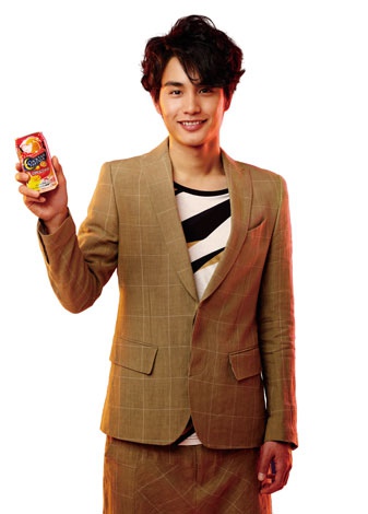 【大型配送タイプ】中村蒼さん掲載ページ（ポスターサイズ） 画像・写真 | 中村蒼、お酒のCM初出演 「二十代実感」で大人の魅力