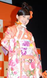 �q���Ёw�W�F�b�g�X�^�[�E�W���p���x�̋L�Ҕ��\��ɒ����p�œo�ꂵ���x�b�L�[�@�iC�jORICON DD inc. 