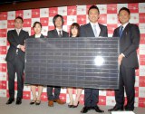 ソーラーリフォームの2012年度新入社員入社式に出席した山本太郎（右から2番目）　（C）ORICON DD inc. 